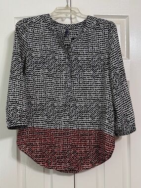 NYDJ Blouse Size Small Black and White Patterned with Orange Hem